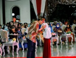 SISWA SD DI PAMEKASAN RAIH JUARA LOMBA BERTUTUR TINGKAT PROVINSI, BUPATI BERI REWARD UANG PRIBADI